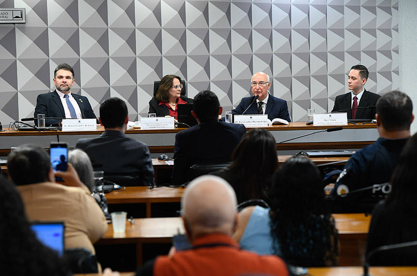 Debatedores defendem na CDH atuação da sociedade na educação