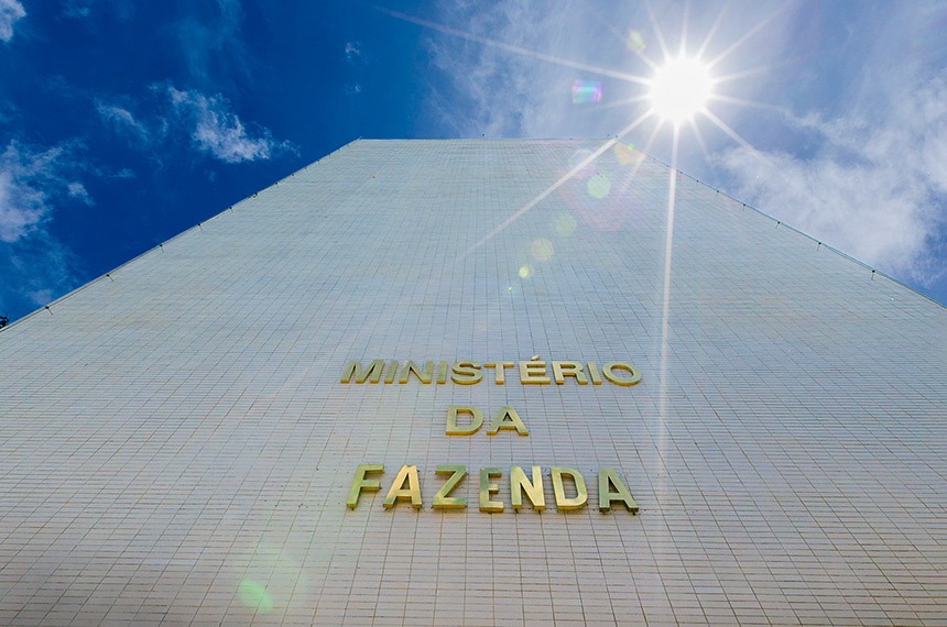 IFI: desempenho fiscal melhora no semestre, mas cenário de 2026 preocupa