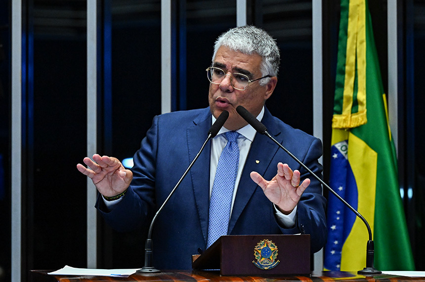 Girão comemora veto de Lula ao aumento do número de deputados