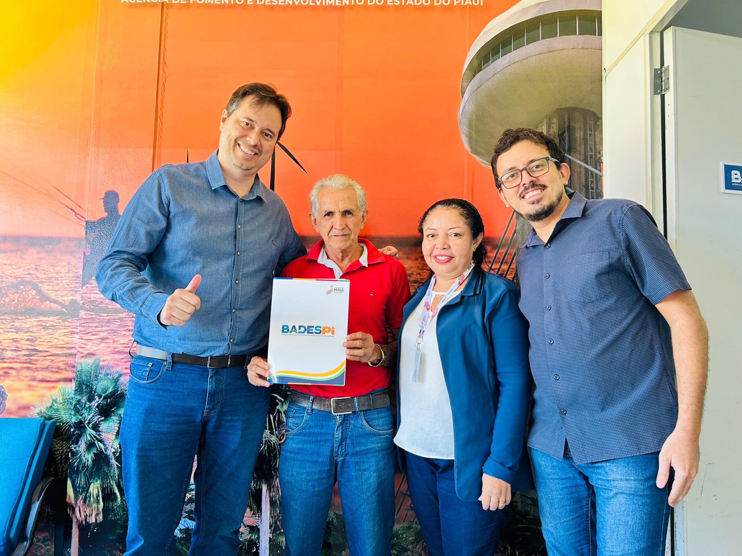 Badespi apoia diversificação de renda com crédito para taxista que também investe na avicultura