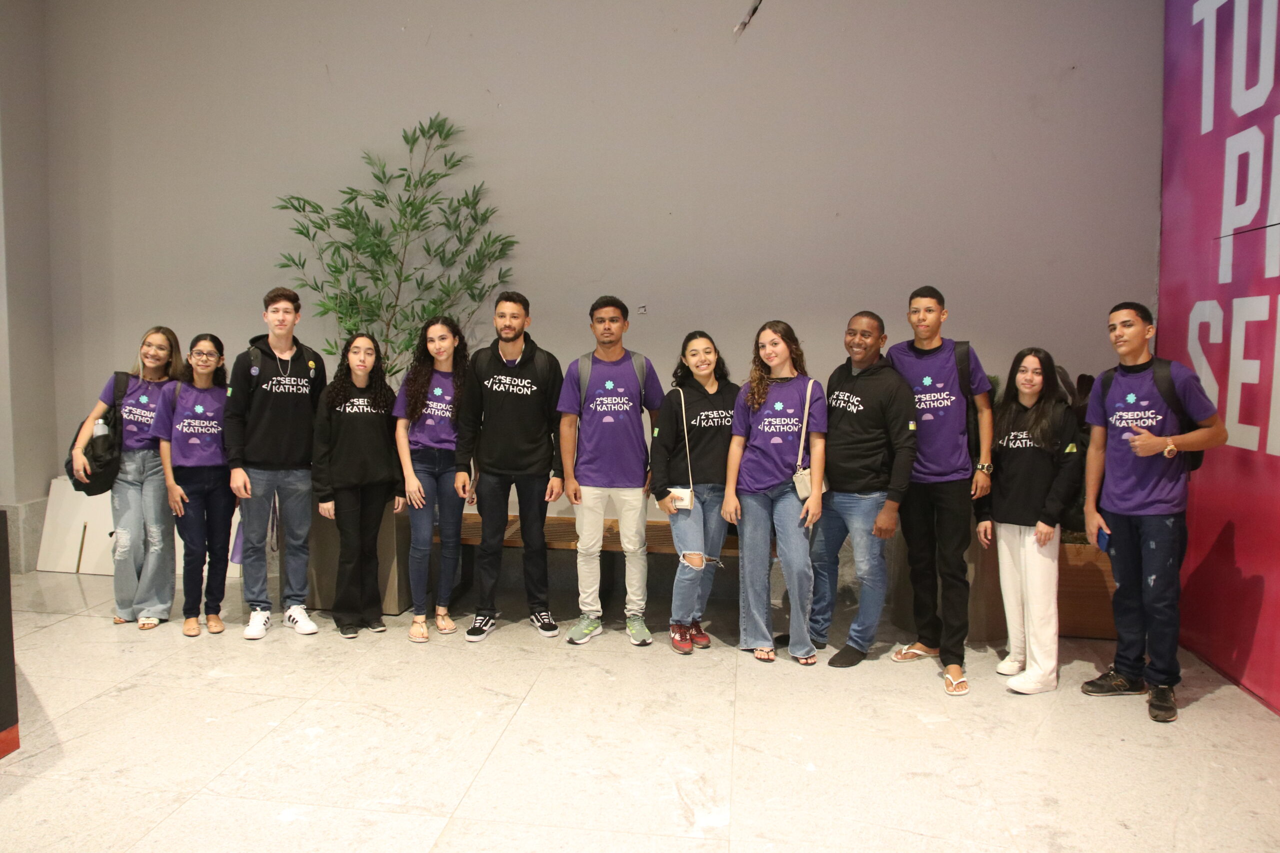 Estudantes de Oeiras e Valença se preparam para intercâmbio após vencerem o maior hackathon de escolas públicas do mundo