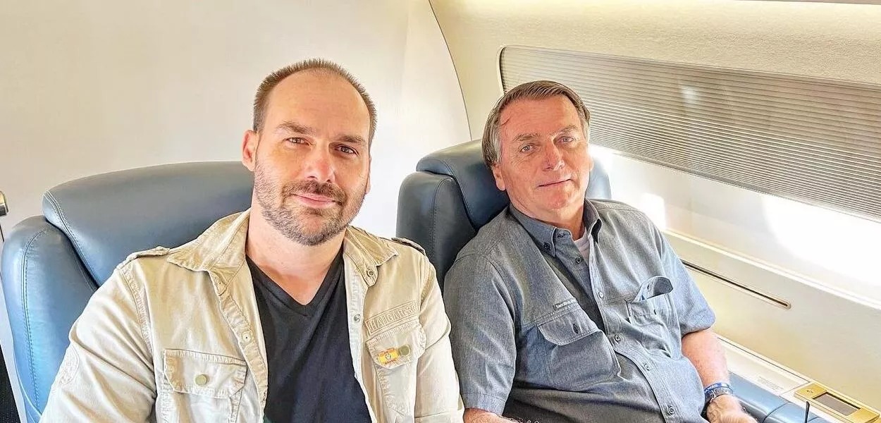 Moraes proíbe Bolsonaro de ter contato com Eduardo