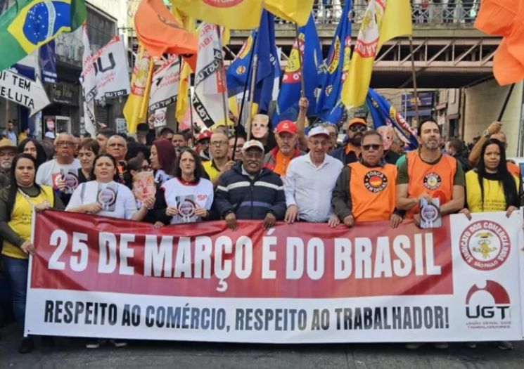Ato na Rua 25 de Março reúne comerciantes em defesa da soberania nacional
