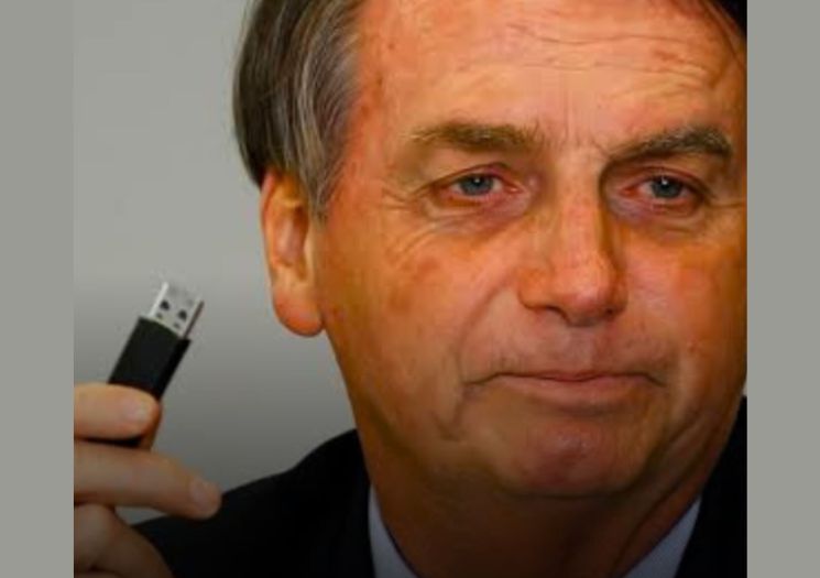 Perícia em pen drive apreendido com Bolsonaro é concluída; confira