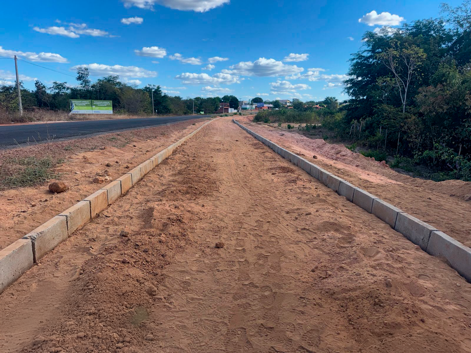 Secretaria da Infraestrutura constrói pista de caminhada com mais de 9 mil metros de extensão em Curralinhos