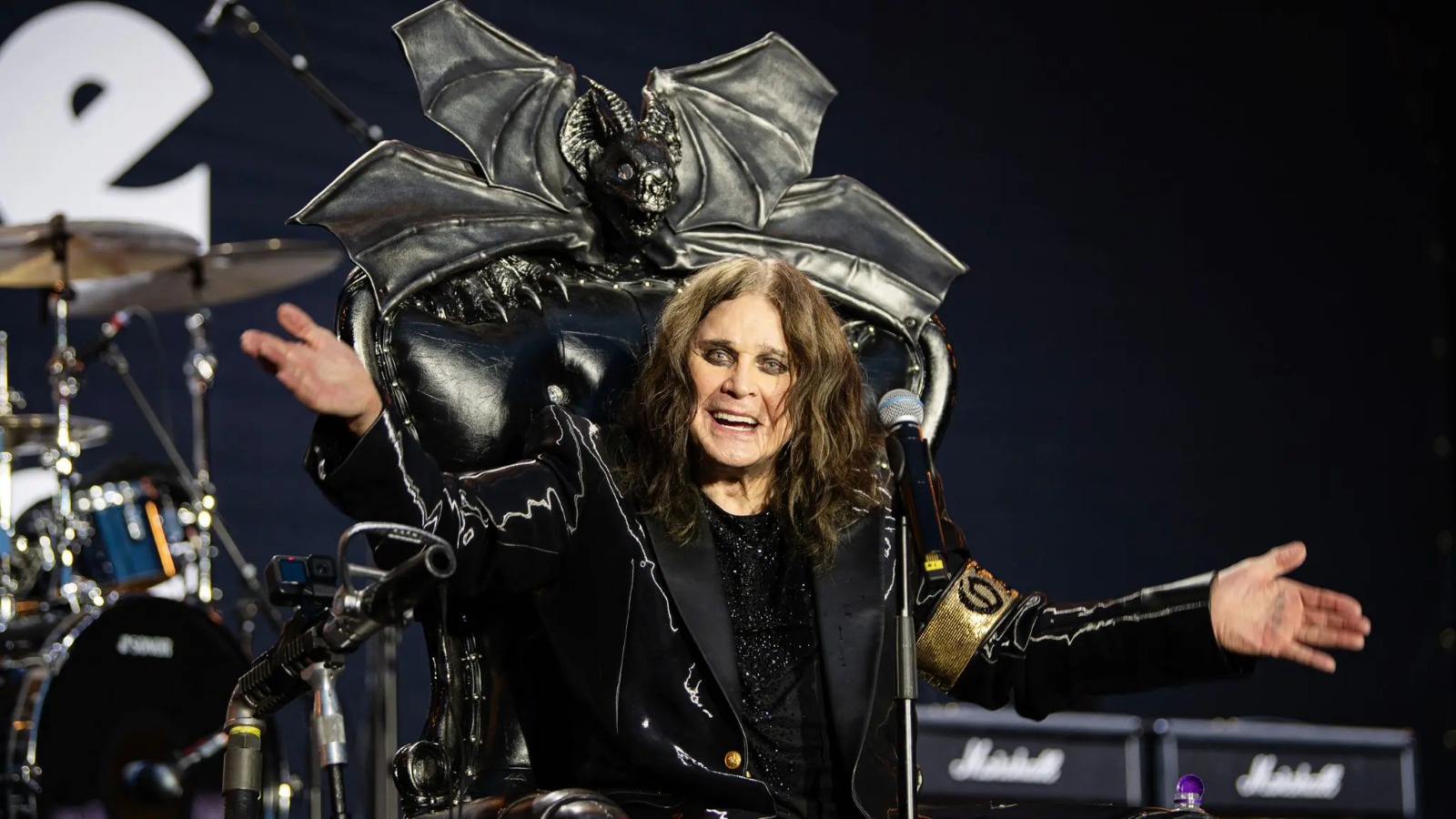 Morre o cantor Ozzy Osbourne, aos 76 anos