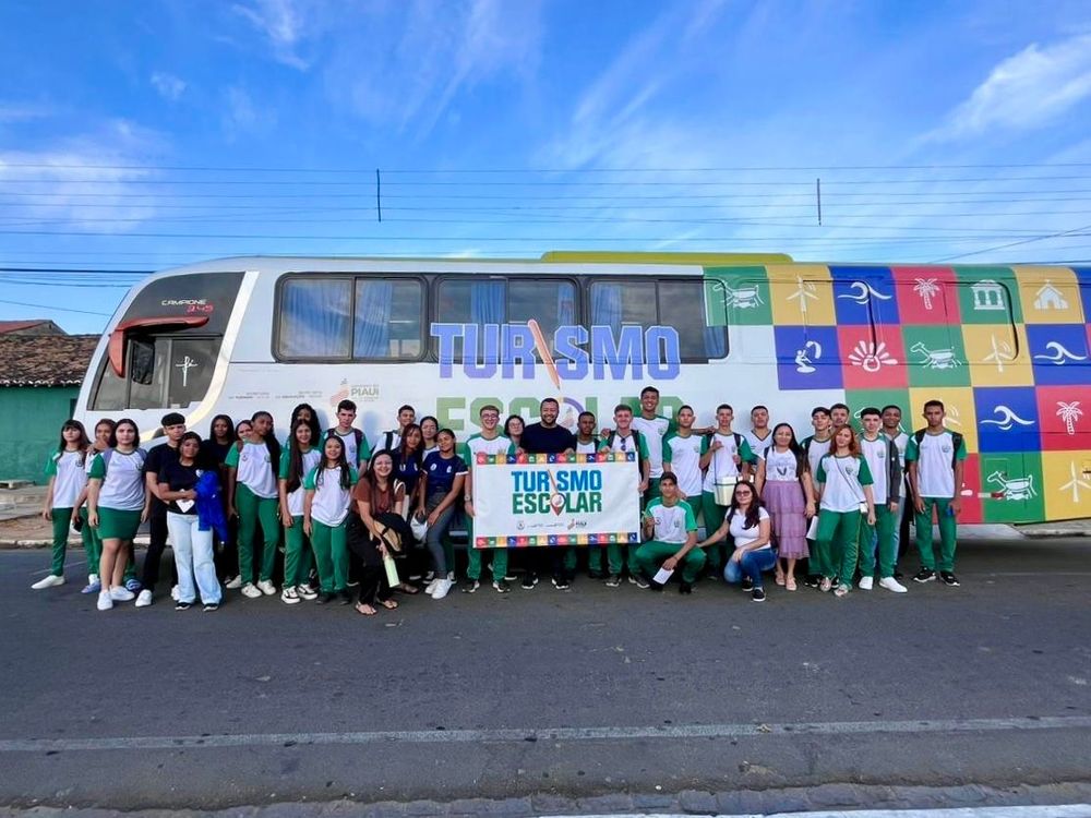 Turismo Escolar: Seduc leva 400 alunos a espetáculo histórico na Serra da Capivara