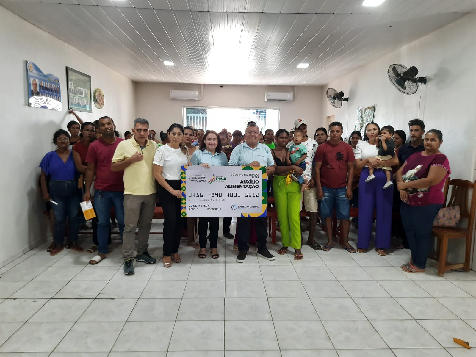 Sasc realiza entrega simbólica de cartões de Alimentação para famílias em situação de grave risco involuntário em Fartura do Piauí