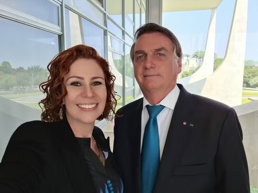 Bolsonaro classifica prisão de Carla Zambelli como “perseguição” e “maldade”