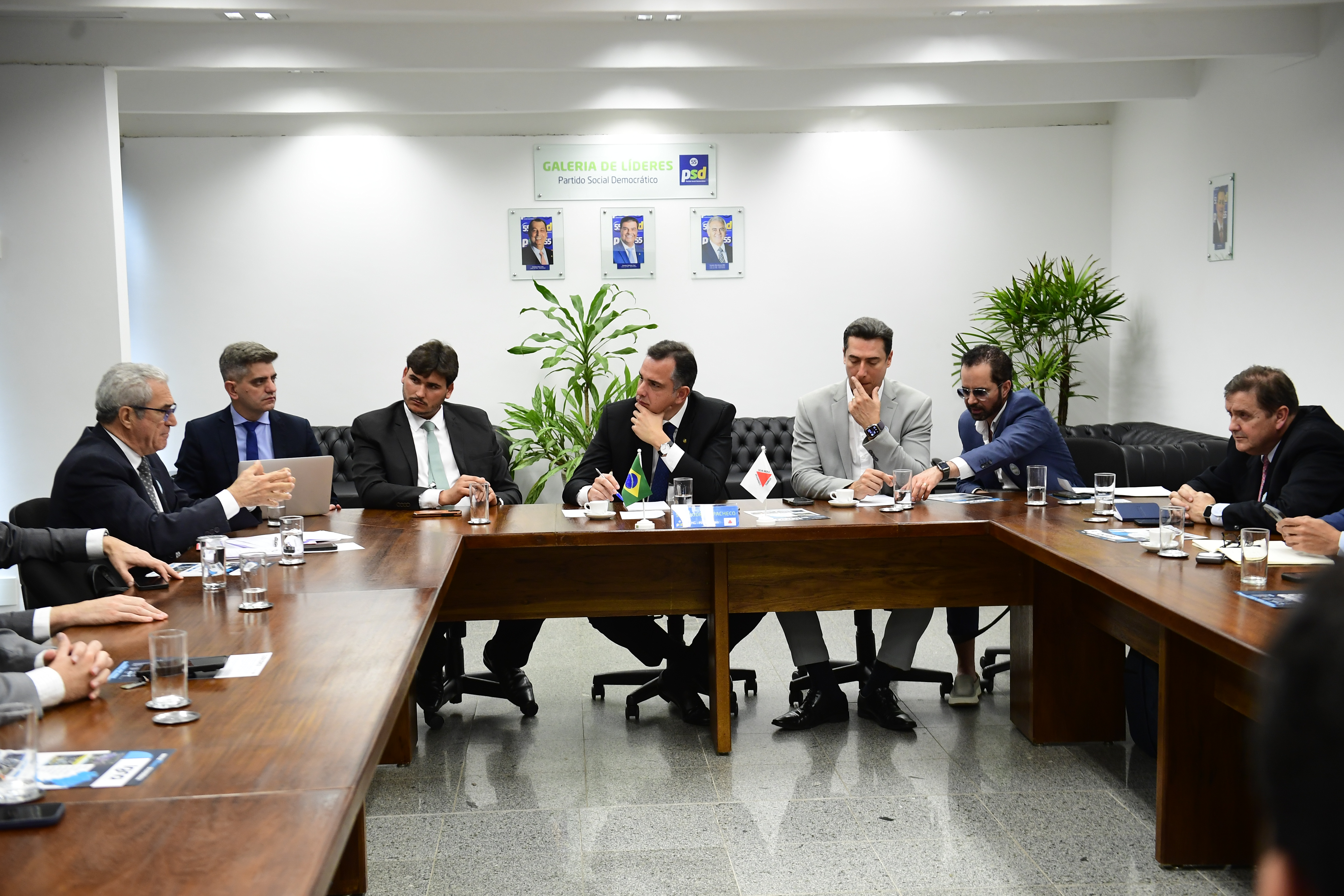 Pacheco debaterá com governo impactos do tarifaço de Trump na economia de MG