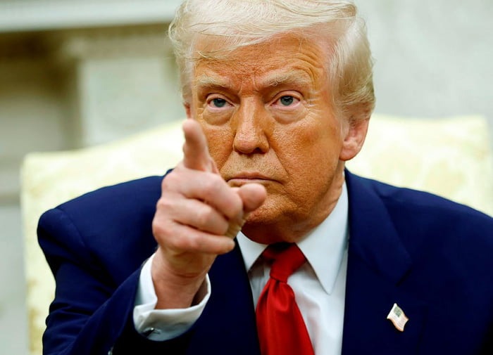 Trump oficializa sobretaxa de 50% a produtos brasileiros, mas abre exceções para aviões, suco e outros produtos