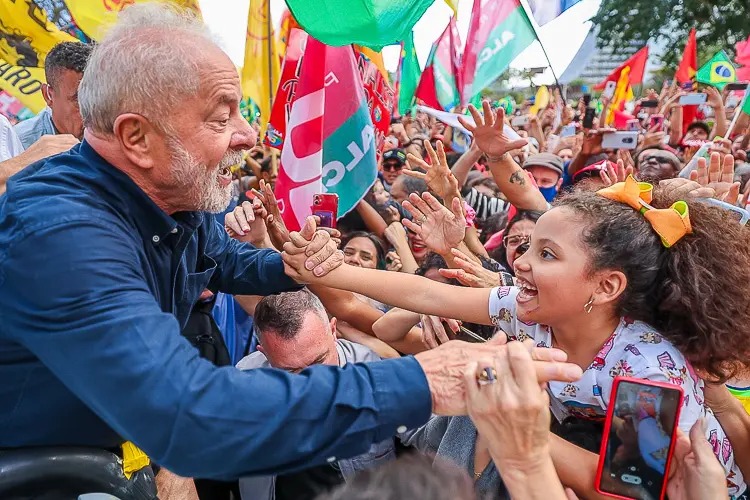 Lula lidera com folga corrida presidencial de 2026, diz AtlasIntel