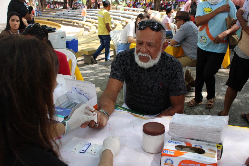 Julho Amarelo: Sesapi encerra campanha com testagem e serviços na Praça da Bandeira em Teresina