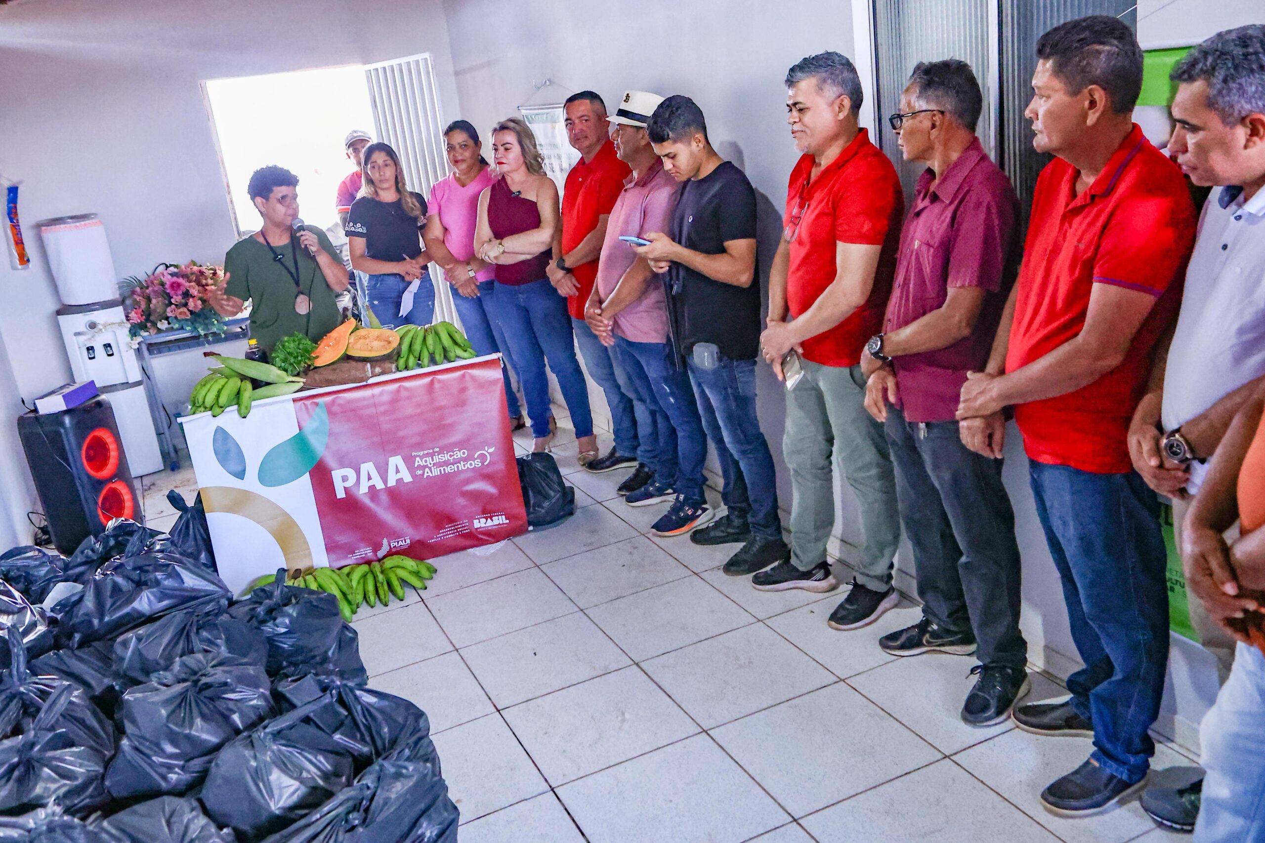 SAF entrega 7 toneladas de alimentos a famílias de agricultores que perderam produção por conta da estiagem em Fartura do Piauí