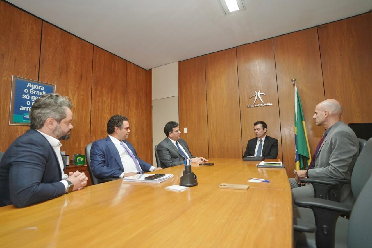 Rafael Fonteles é homenageado pelo Tesouro Nacional por engajamento do Piauí em olimpíada financeira
