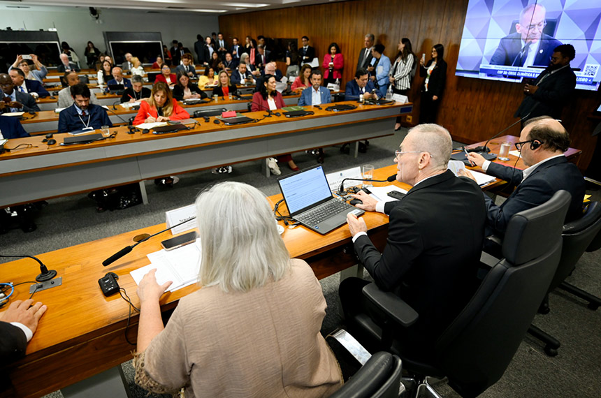Orçamento deve considerar ‘dimensão climática’, dizem parlamentares