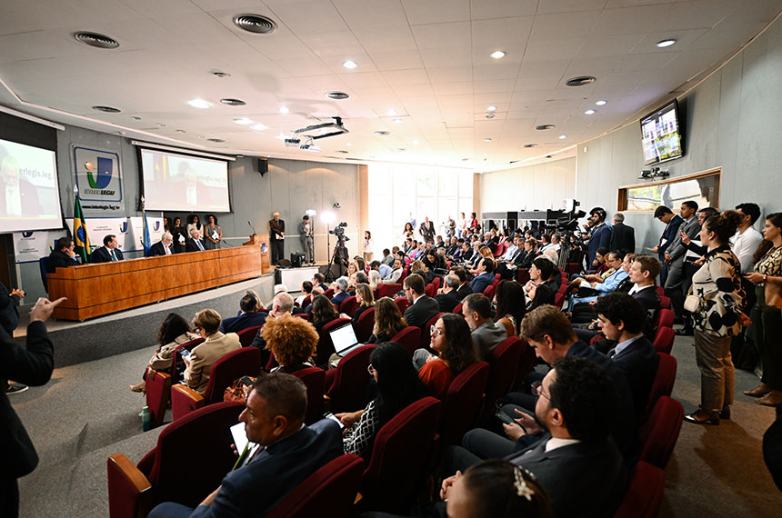 Em cúpula, parlamentares alinham estratégias para a COP 30