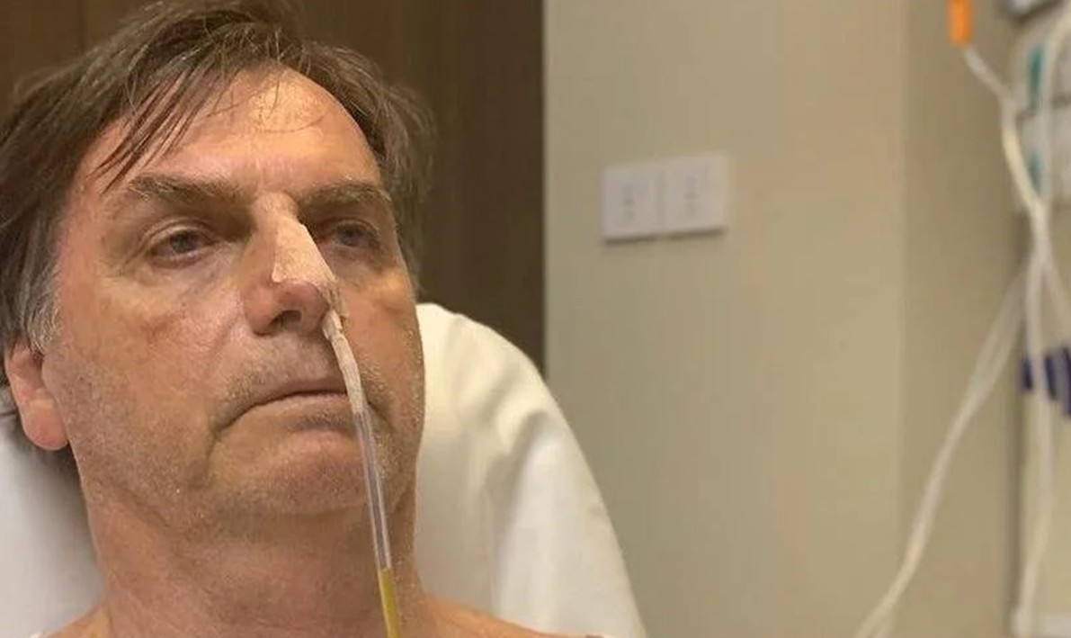 Bolsonaro doente (de novo). Após prisão domiciliar ex-presidente apresenta soluços frequentes