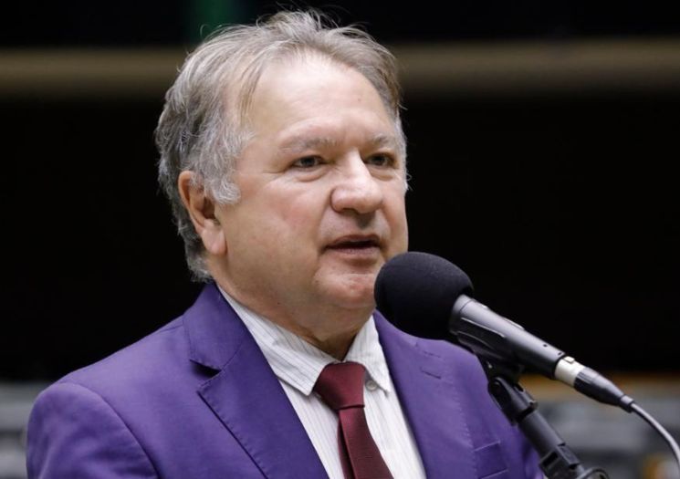 “Direita bolsonarista amarelou”, diz Merlong sobre desocupação do plenário da Câmara