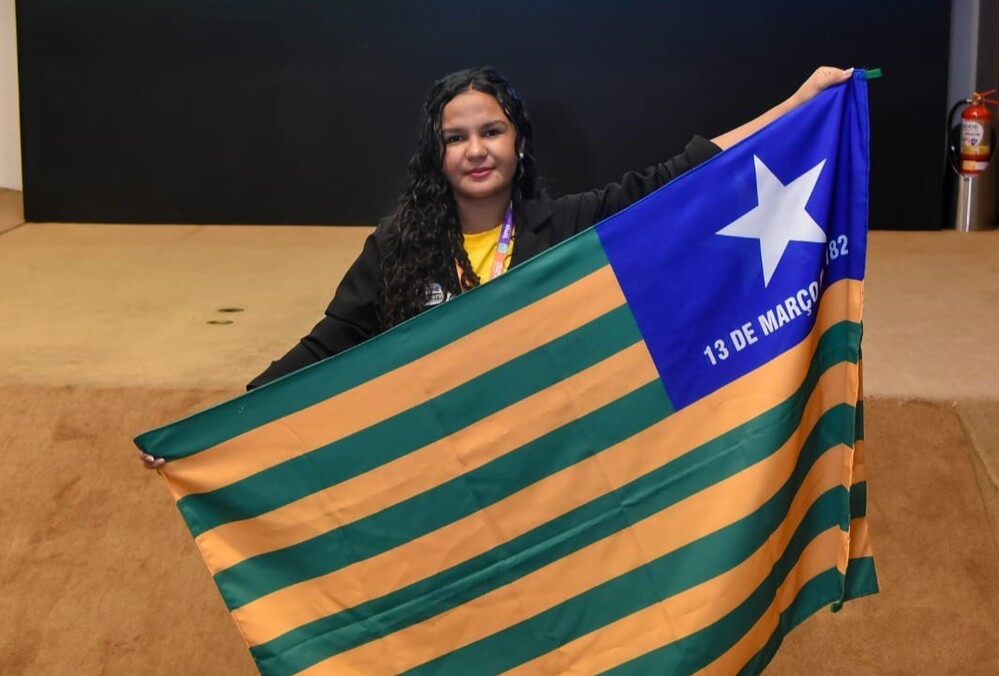 Estudante da rede estadual embarca para etapa internacional do Parlamento Juvenil do Mercosul
