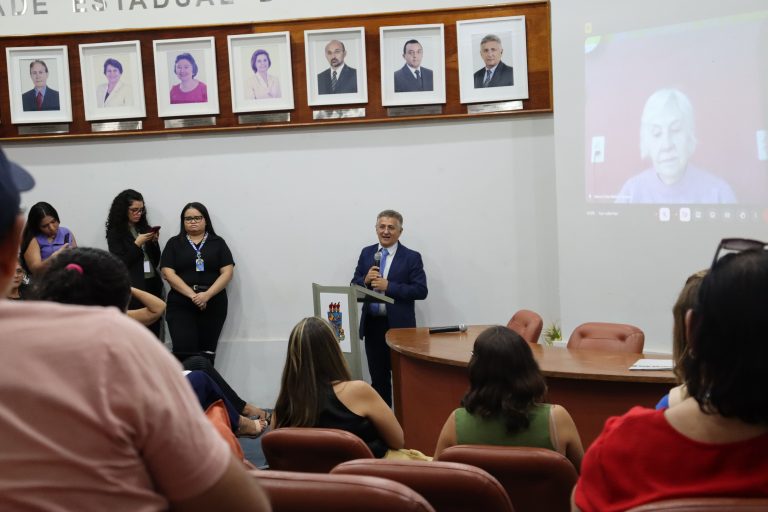 Governo do Estado capacita profissionais para planejarem atividades lúdicas para espaços voltados ao público infantil