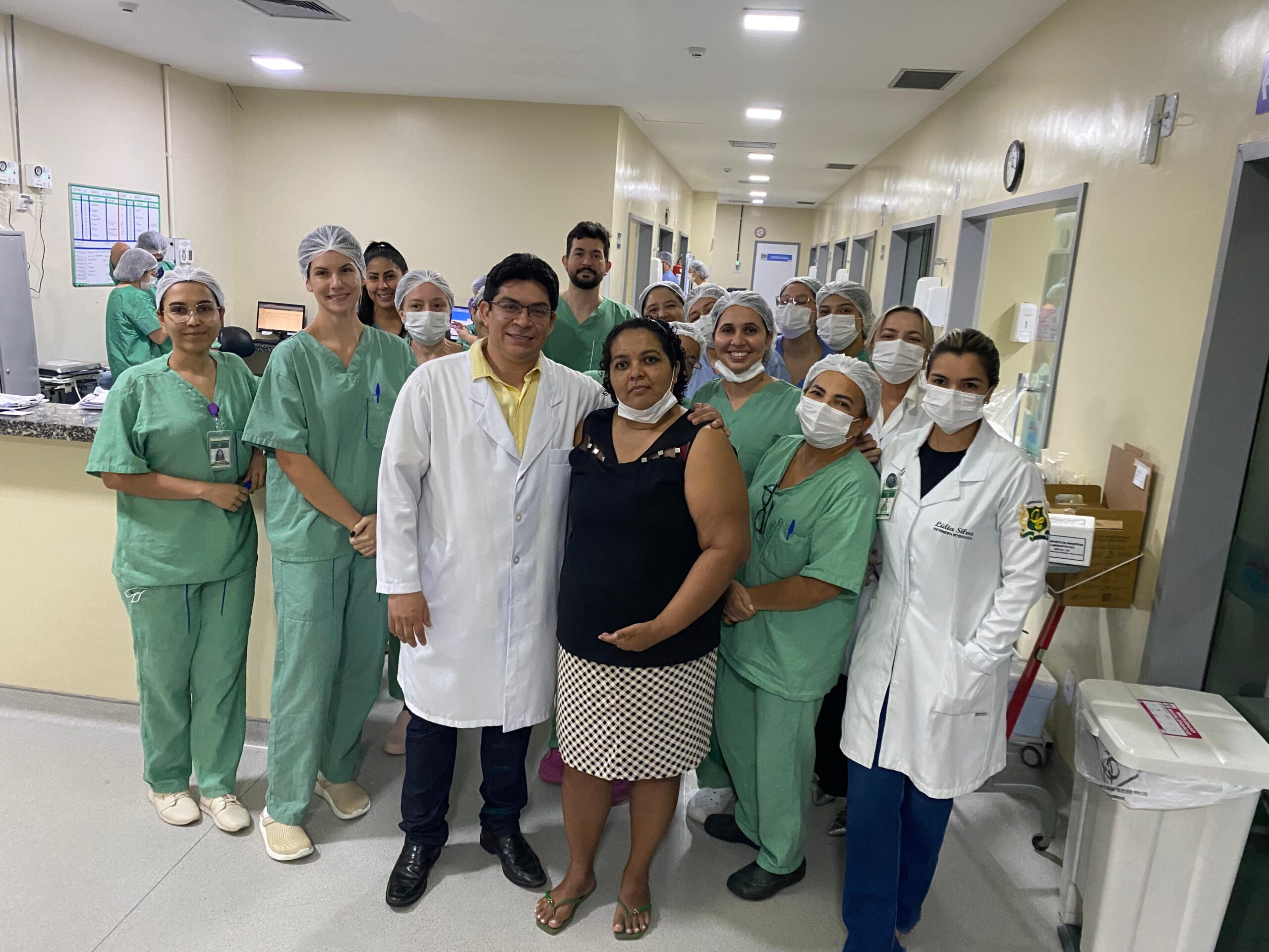 Paciente retorna ao HGV para agradecer a equipe responsável por cirurgia complexa de retirada de tumor cerebral
