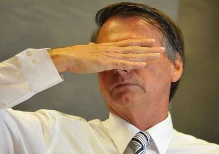 PL corta salário de Bolsonaro e o afasta do partido
