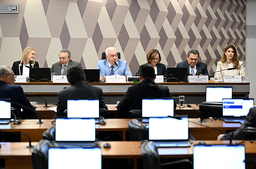 CCJ aprova indicados para tribunais superiores; mensagens vão a Plenário