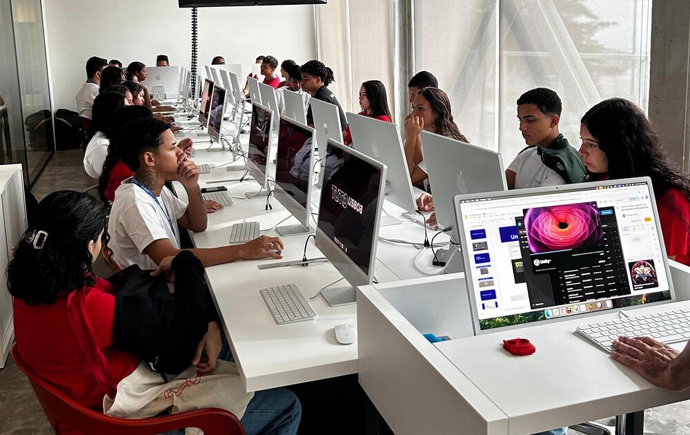 Vencedores do Seduckathon 2025 iniciam imersão em design de games e programação durante intercâmbio em Portugal