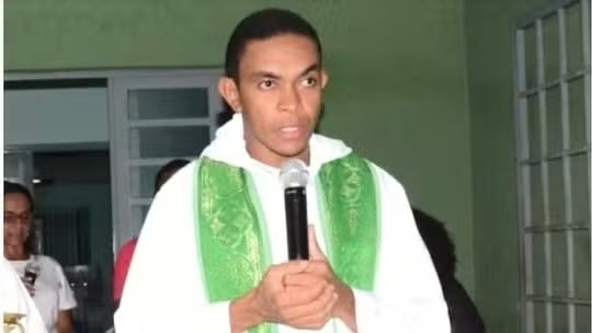 Padre renuncia após vazamento de vídeo íntimo no Piauí