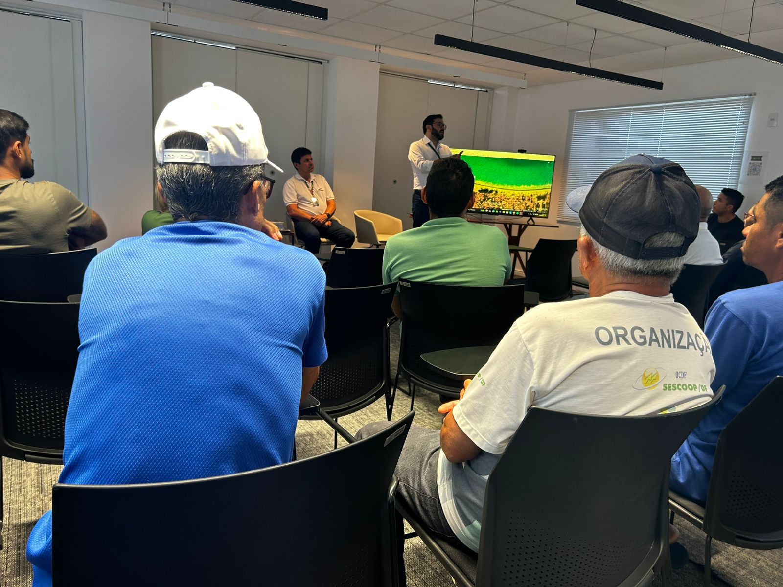 Companhia Porto Piauí inicia diálogo com comerciantes da Praia de Atalaia em Luís Correia