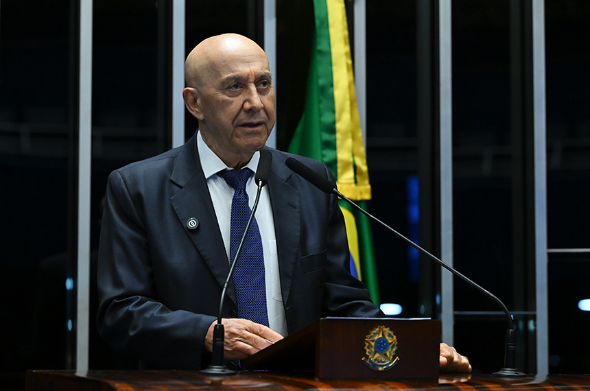 Confúcio Moura defende combate ao cigarro eletrônico