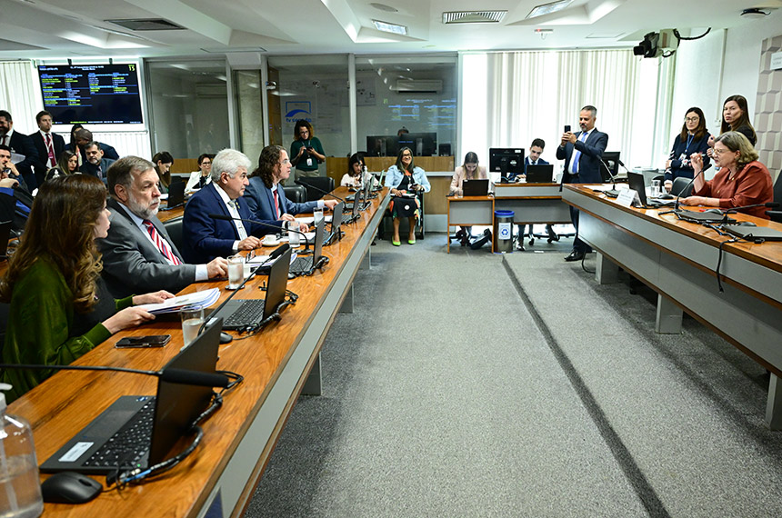 Acesso de alunos aos dados de instituições de ensino vai a Plenário