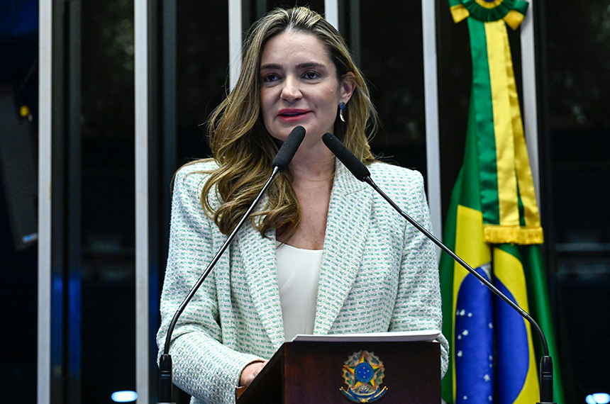 Augusta Brito cobra regulação de redes para proteger crianças e adolescentes