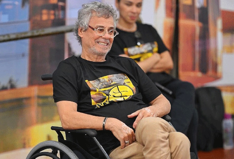 Carlinhos de Jesus fala sobre cadeira de rodas e recuperação