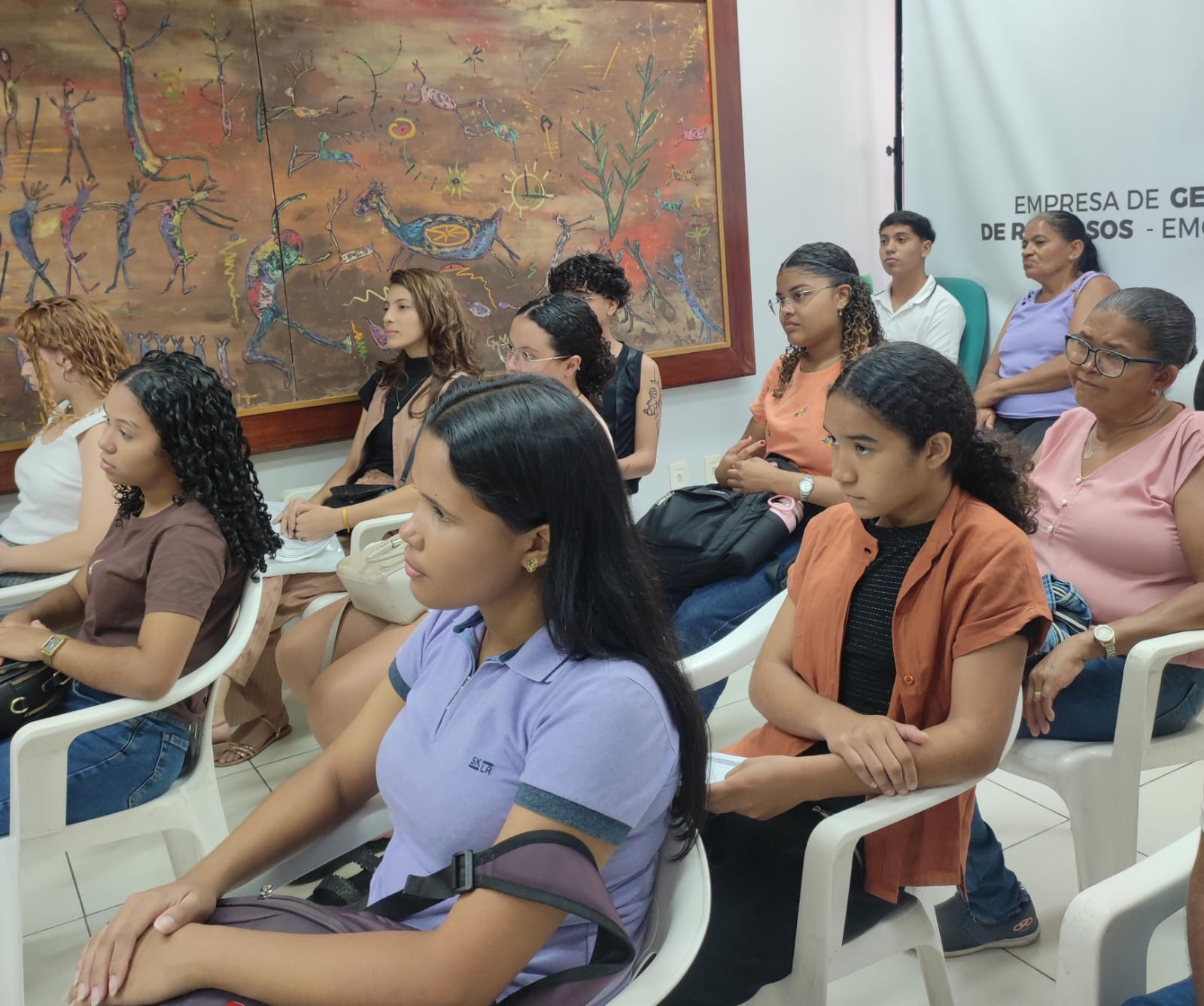 Emgerpi conclui contrato com mais de 20 jovens aprendizes