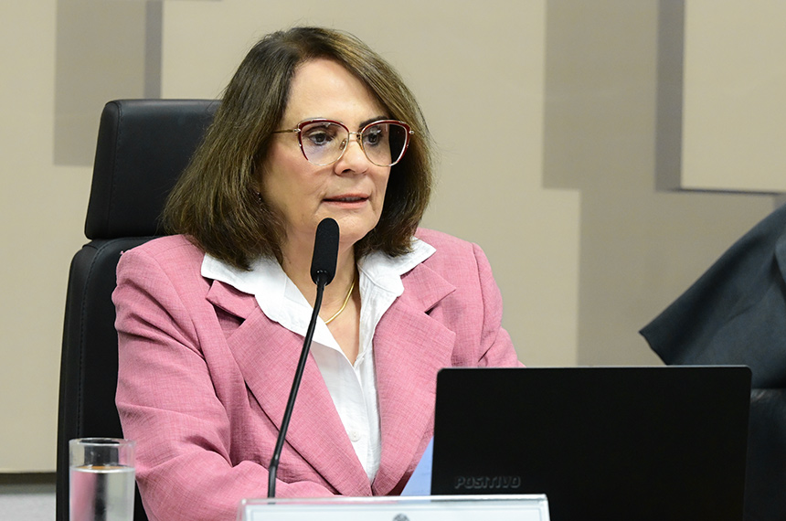 Proposta prevê divulgação de canais de atendimento à mulher vítima de violência