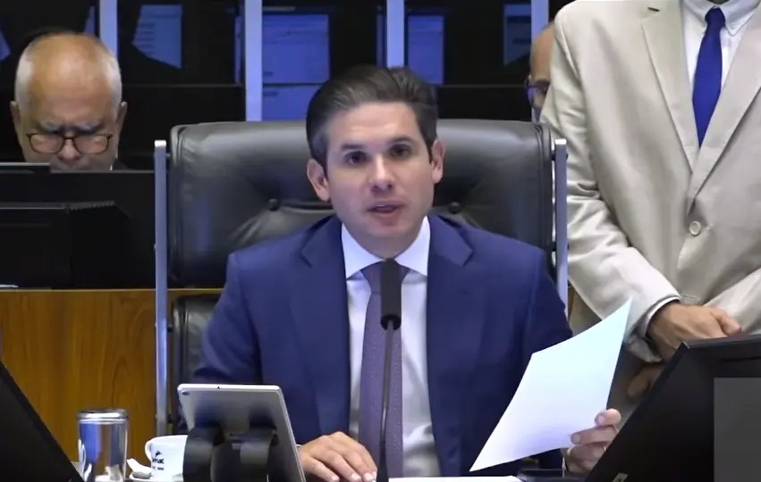 Câmara aprova urgência para isenção do IR até R$ 5 mil