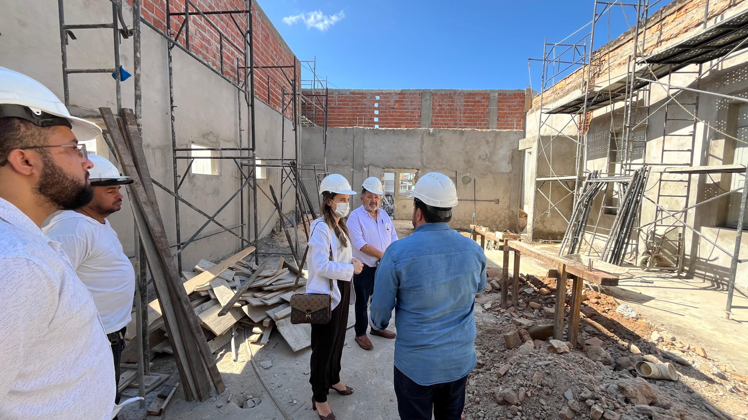 Equipe técnica acompanha andamento das obras de reforma do prédio sede do Iaspi