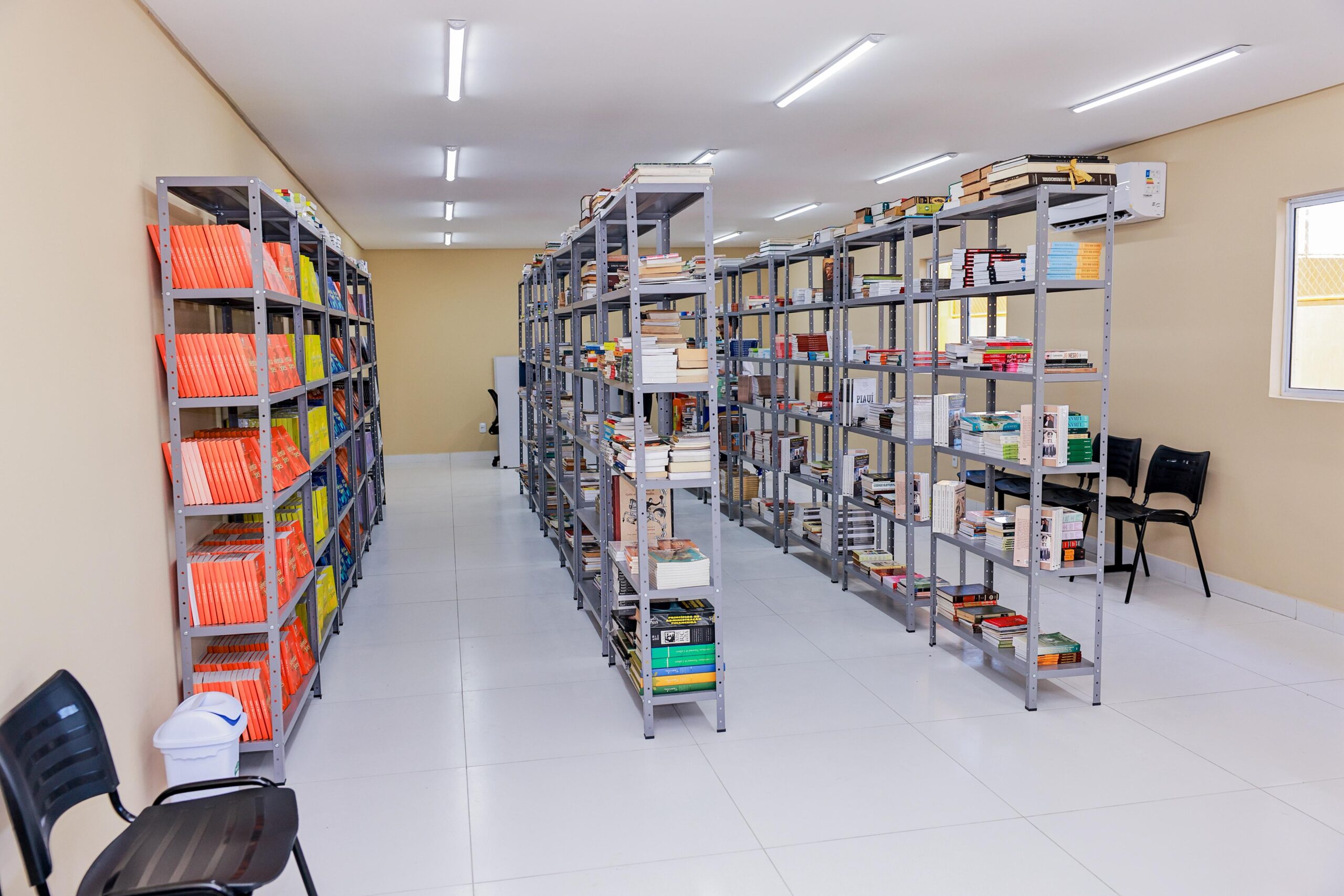 Governador sanciona lei para democratizar o acesso à leitura e fortalecer bibliotecas comunitárias no estado
