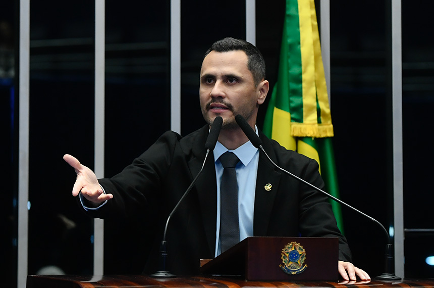 Cleitinho critica projeto que altera Lei da Ficha Limpa