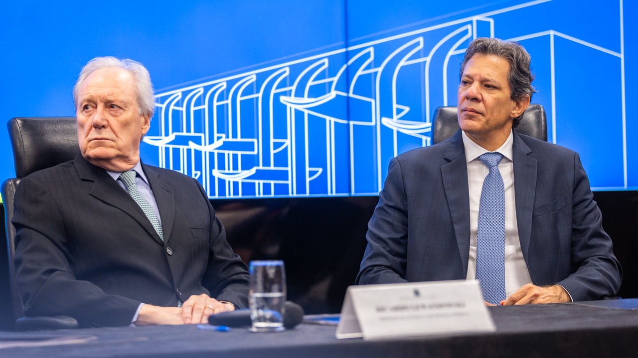 PF e Receita desarticulam esquema que movimentou R$ 30 bi e sonegou R$ 7,6 bi no mercado de combustíveis