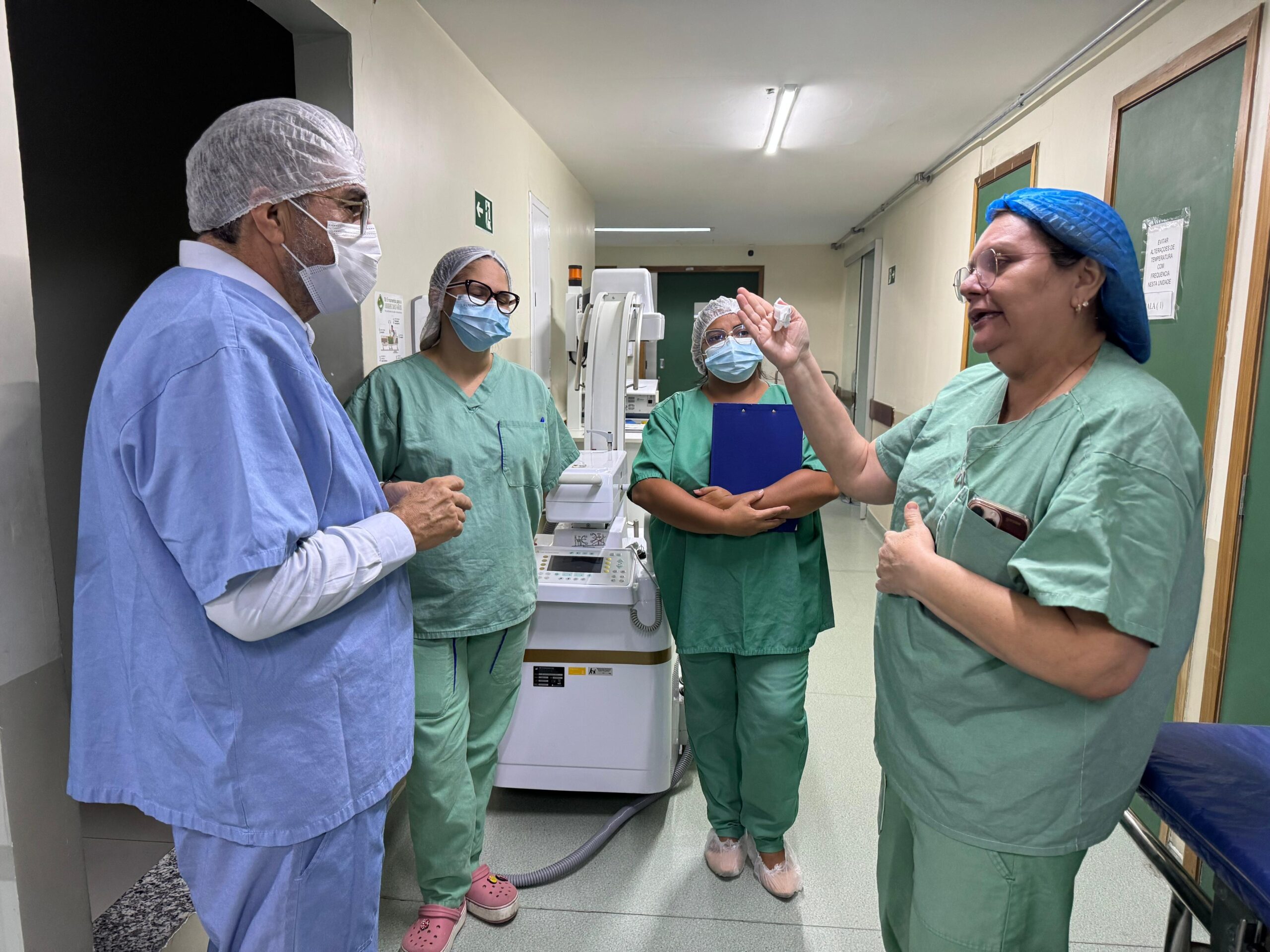 Secretário da Saúde visita centro cirúrgico do Hospital Infantil Lucídio Portella