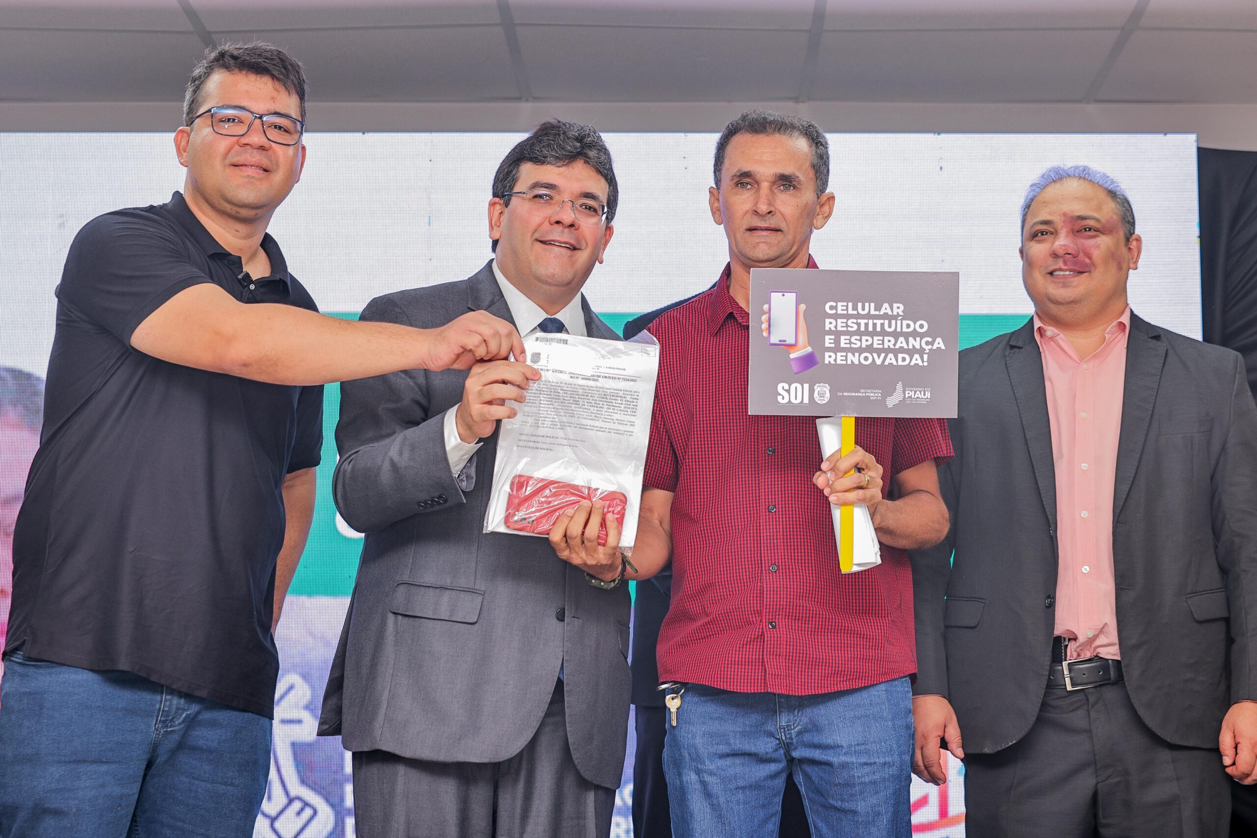 Rafael Fonteles devolve mais de 180 celulares roubados aos verdadeiros donos; mais de 13 mil já foram recuperados no Piauí