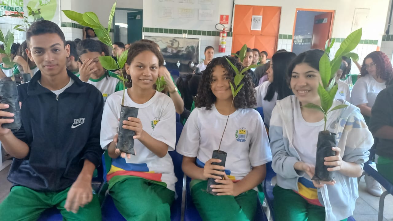 Programa já distribuiu mais de 2,5 mil mudas em ações de educação ambiental nas escolas do Piauí