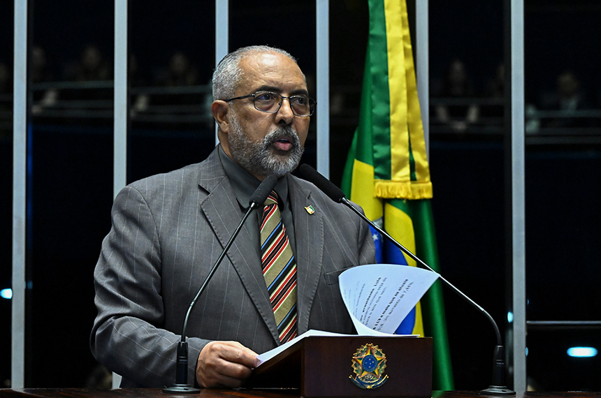 Paim comemora anúncio de aumento do salário mínimo em 2026