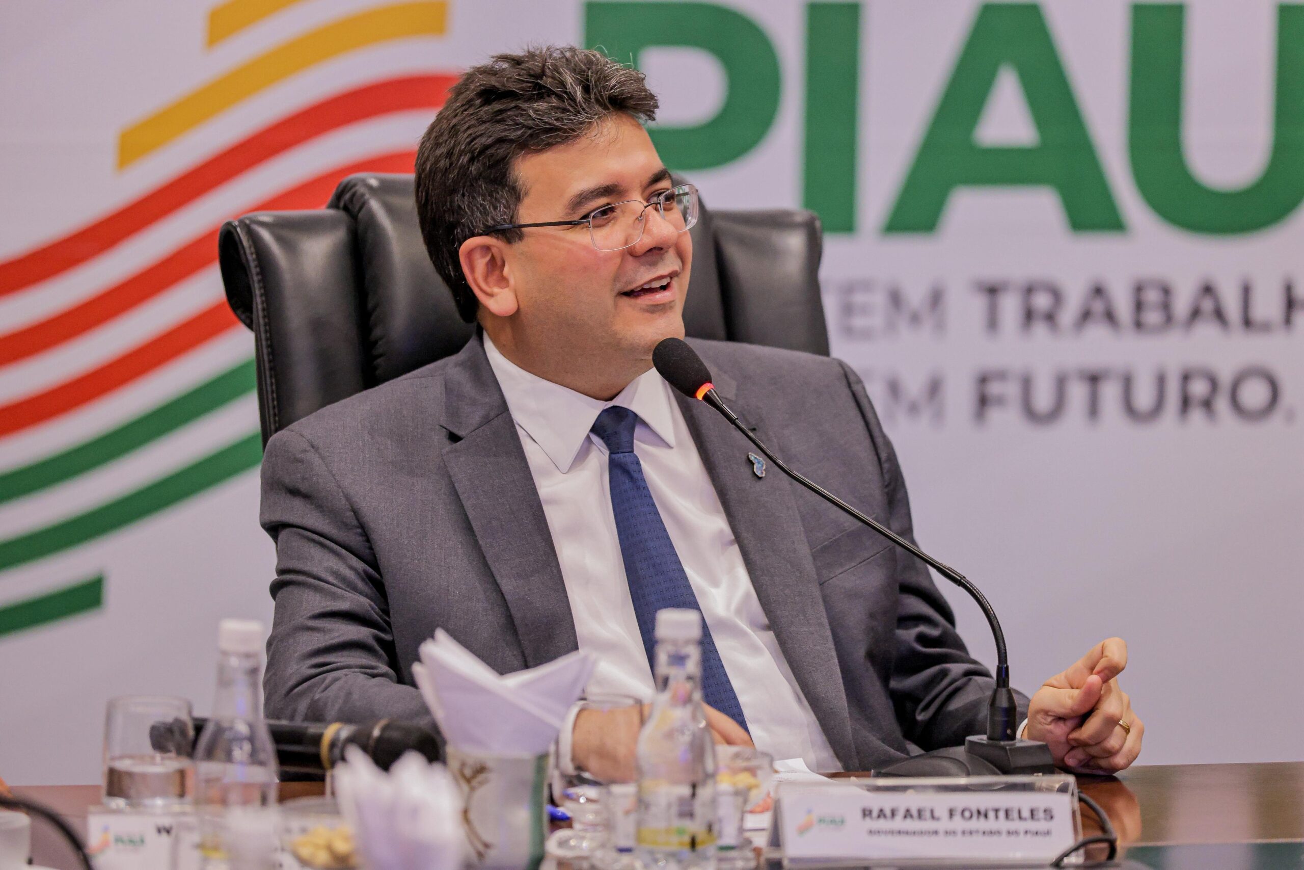 Rafael Fonteles recepciona estudantes que viajam para intercâmbio na Coreia