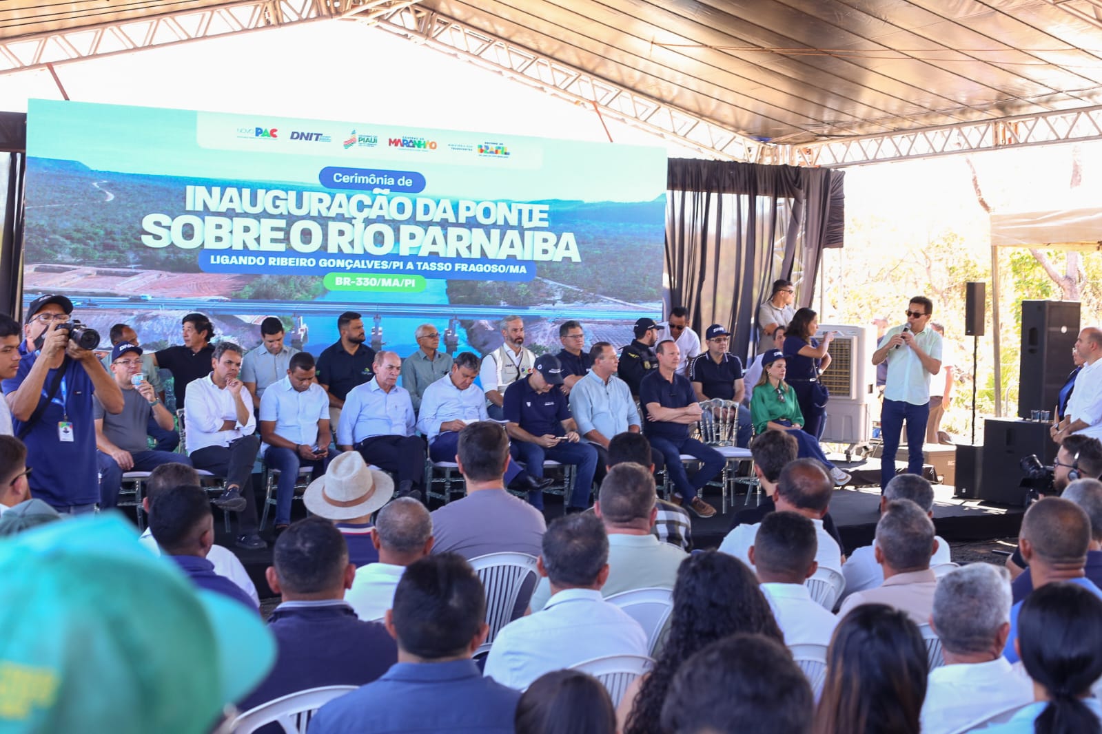 Ministro dos Transportes anuncia R$ 700 milhões para pavimentação da BR-330 durante inauguração de ponte entre Piauí e Maranhão