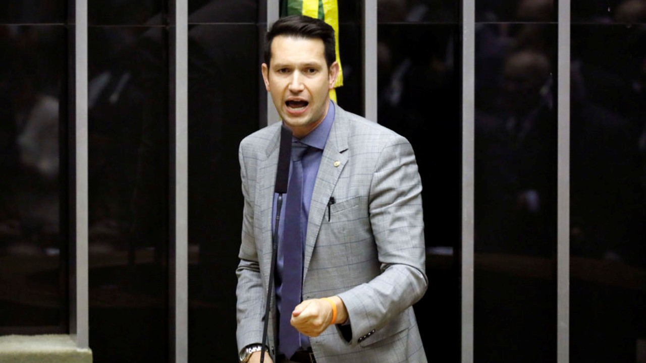 Deputado sugere que próxima trama golpista mate adversários: “O recado que fica”