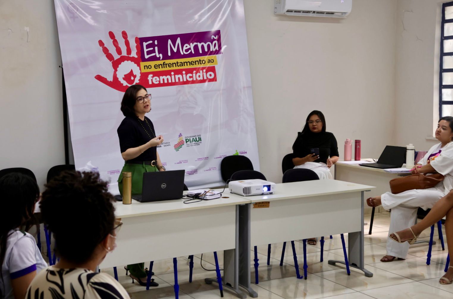 Sempi promove capacitação sobre medidas protetivas com profissionais do Centro de Referência Francisca Trindade e da Central de Acolhimento do protocolo “Ei, Mermã, Não se Cale”
